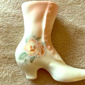 Porcelain shoe